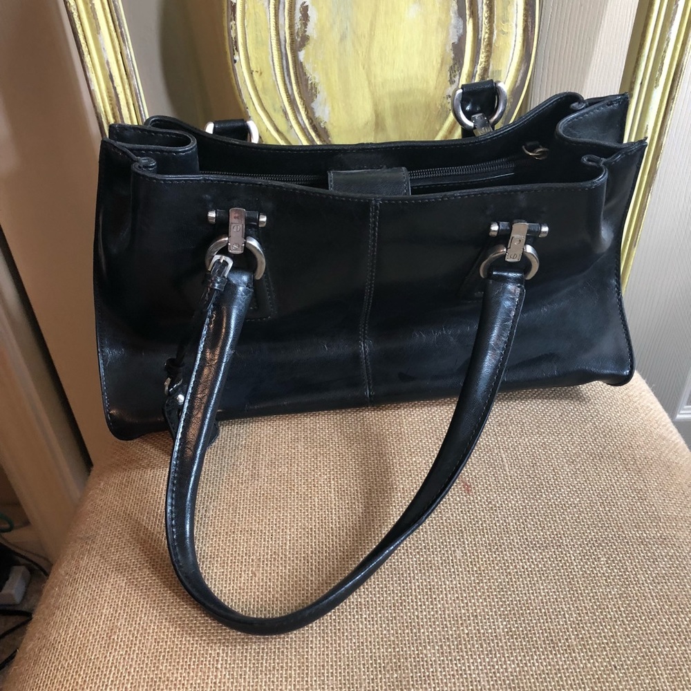 Black leather Liz Claiborne shoulder bag